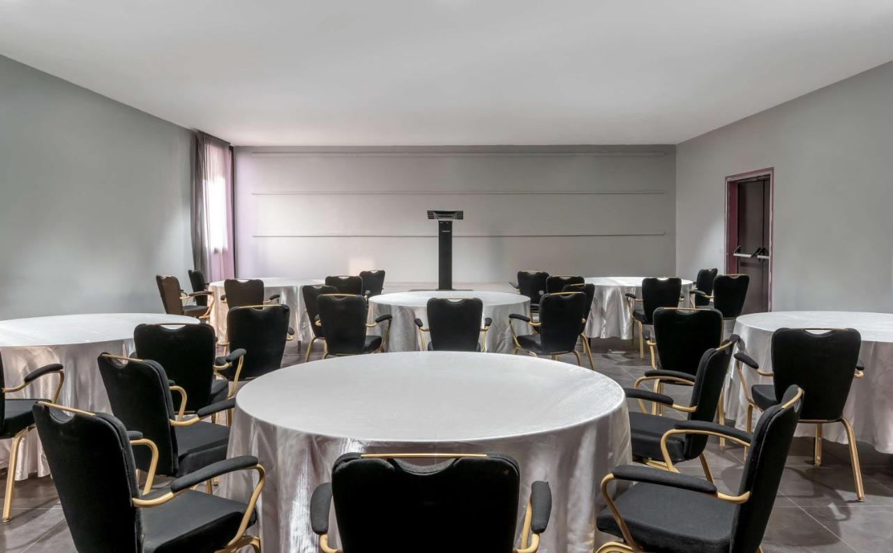 Radisson Blu Hotel NʼDjamena Kültér fotó